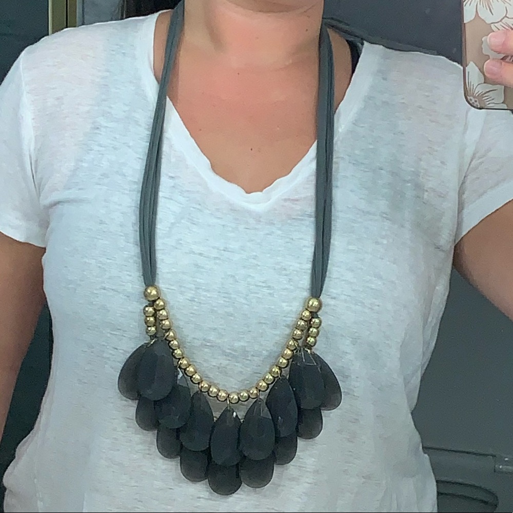 Gray stone statement necklace - Picture 2 of 2